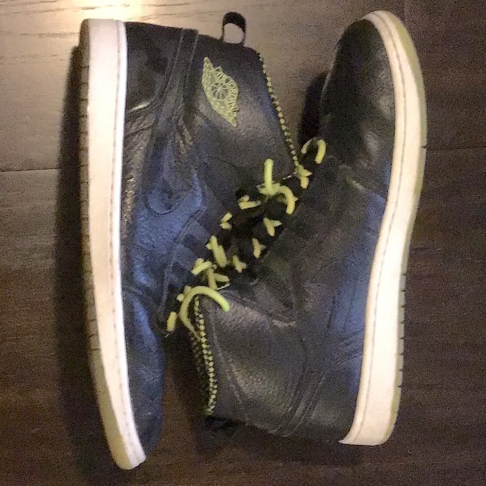 JORDAN 1 Black and checkered Neon